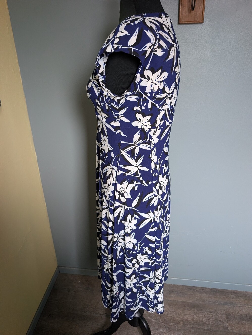 Chaps Women's Navy Blue Floral V-Neck Dress - Picture 8 of 12
